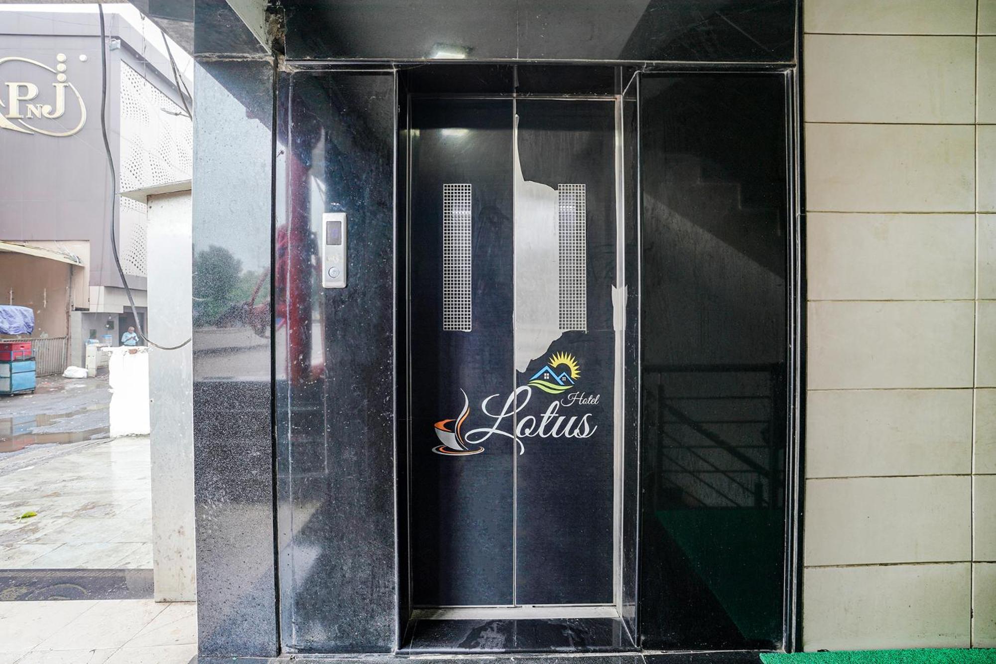 Fabhotel Lotus I Surat Eksteriør bilde
